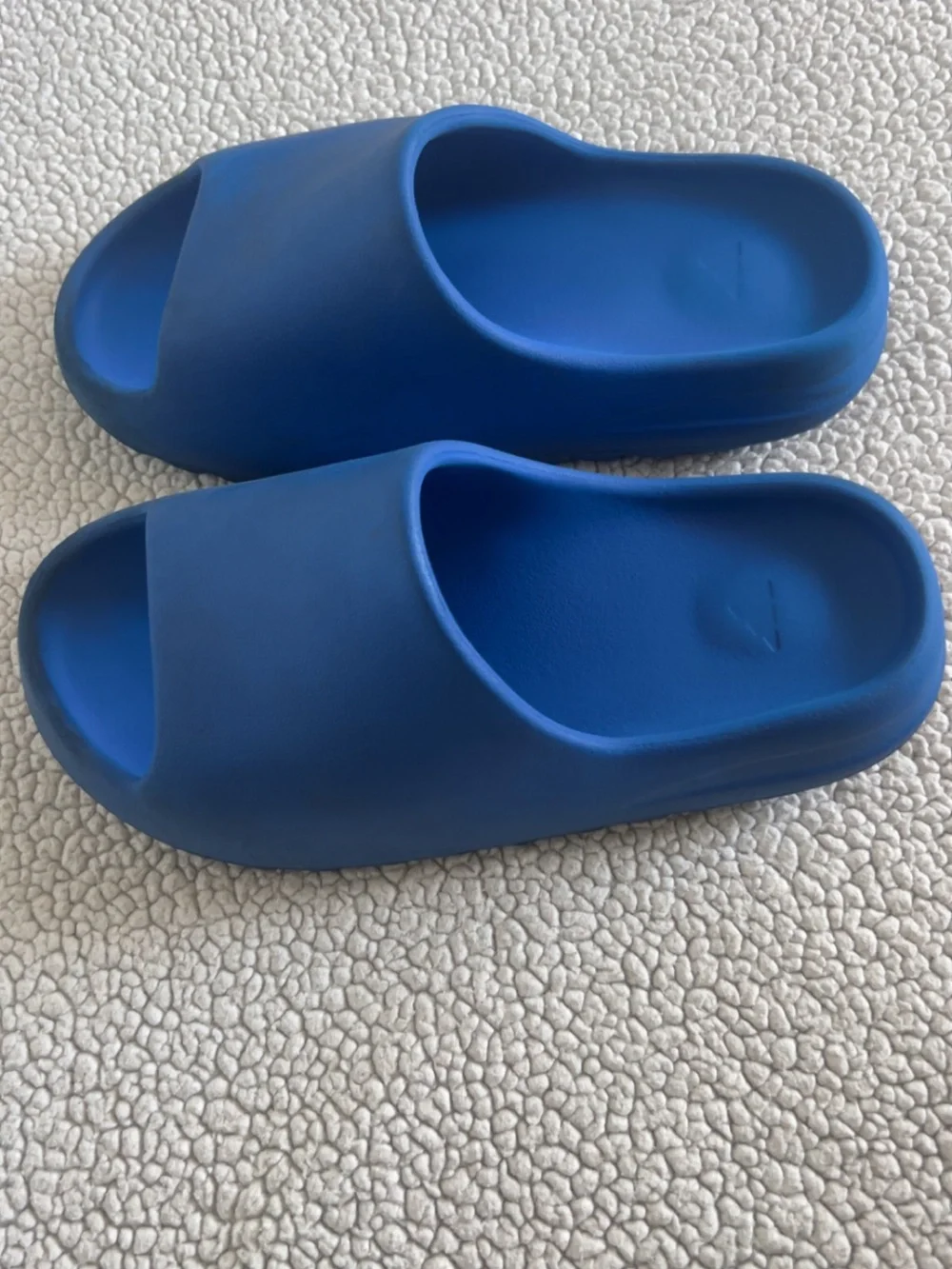 Yeezy minimalist slide